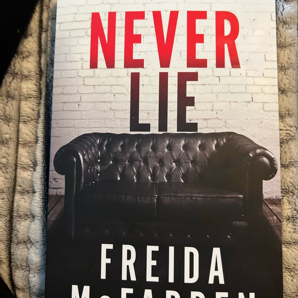 Never Lie by Freida McFadden Book